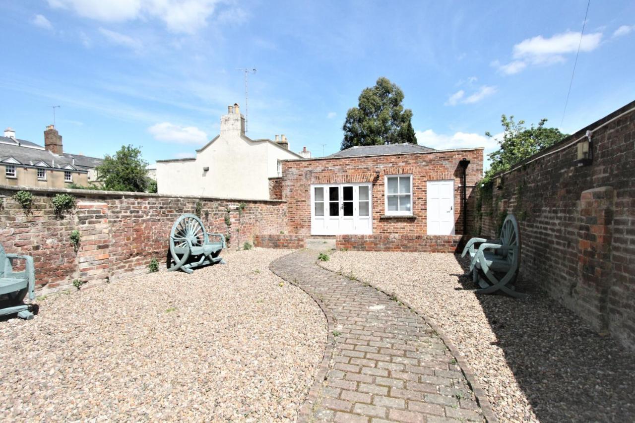 Albion Street Serviced Apartments Cheltenham Eksteriør billede